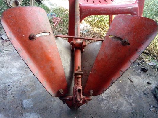 ขายหัวหมูชักร่อง ติดรถไถเดินตามของญี่ปุ่น