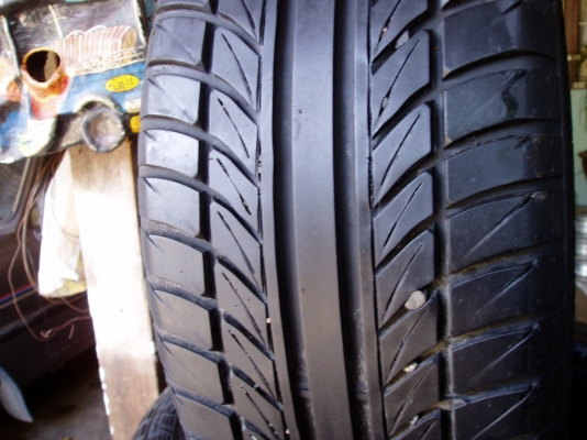 ขายยาง195 50 15 มี3เส้นครับเส้นละ700บาท ขายยาง195 50 15 มี3เส้นครับเส้นละ700บาท