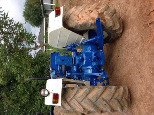 ขายรถฟอร์ด5000รุ่น77พร้อมดันหน้าผาน7