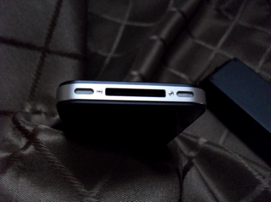 ขาย iPhone4 32Gb ศูนย์ True 5,900 บาท