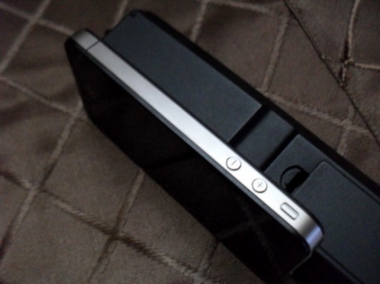 ขาย iPhone4 32Gb ศูนย์ True 5,900 บาท