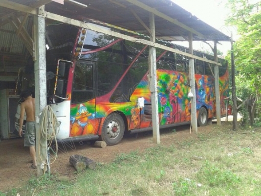 รถบัส ยี่ห้อ NISAN ชั้นครึ่ง