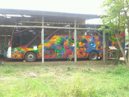 รถบัส ยี่ห้อ NISAN ชั้นครึ่ง