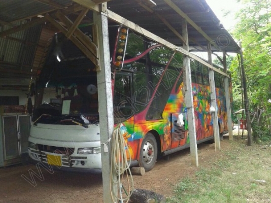 รถบัส ยี่ห้อ NISAN ชั้นครึ่ง