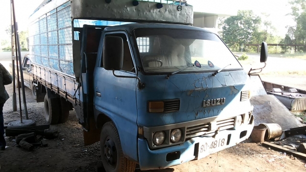 ***ขายแล้วครับขอบคุณ Truck2hand ขาย6ล้อราคาเบาๆ ISUZU TL 85HP เดิมๆบางๆ เครื่องดีเกียรืดี ช่วงล่างเดิมๆ คัสซีดีกระบะพื้นไม้คอกเหล็กคอกไม้สภาพสวย ยางดี6เส้น หัวบางเดิม สีพอใช้ มีลอกมีซีด ภายในคอนโซลดี ขายตัดตามสภาพก่อนเก็บงาน สภาพใช้งนปกติ พร้อมใช้ พร้อมลุ