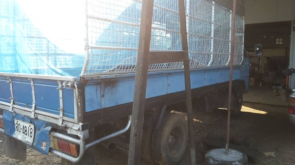 ***ขายแล้วครับขอบคุณ Truck2hand ขาย6ล้อราคาเบาๆ ISUZU TL 85HP เดิมๆบางๆ เครื่องดีเกียรืดี ช่วงล่างเดิมๆ คัสซีดีกระบะพื้นไม้คอกเหล็กคอกไม้สภาพสวย ยางดี6เส้น หัวบางเดิม สีพอใช้ มีลอกมีซีด ภายในคอนโซลดี ขายตัดตามสภาพก่อนเก็บงาน สภาพใช้งนปกติ พร้อมใช้ พร้อมลุ