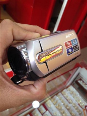 ขายกล้องวีดีโอ sony ซูม 70x หากหากล้องวีดีโออยู่ตัวนี้ไม่ผิดหวังครับ