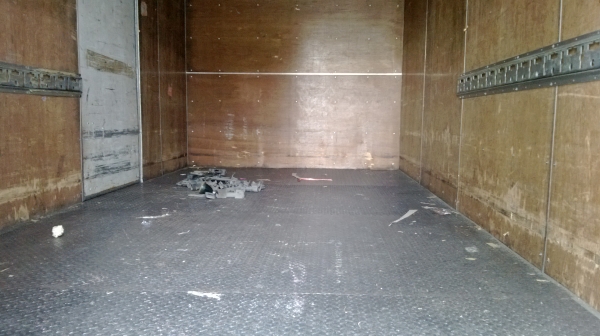 ขายด่วน ตู้บรรทุก 3 บาน ยาว 5 เมตร พร้อมไอดอริกท้าย สภาพเยื้ยมตามรูป  ใส่ isuzu npr