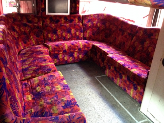 ขาย รถทัวร์ 8 ล้อ MGR46  1,300,000  สูง 3.90 ม. BENZ 8สูบ 320HP ถุงลม เขาควาย พร้อมใช้ 1.30 ล้านเท่านั้น ตัวถังเชิดชัย                            ประกาศขายรถบัส 8 ล้อ 2 ชั้น BENZ 8 สูบเขาควาย เครื่อง  BENZ  1,350000.- ปัจจุบันวิ่งงานอยู่ รถมือเดียว ชัว