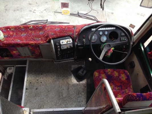 ขาย รถทัวร์ 8 ล้อ MGR46  1,300,000  สูง 3.90 ม. BENZ 8สูบ 320HP ถุงลม เขาควาย พร้อมใช้ 1.30 ล้านเท่านั้น ตัวถังเชิดชัย                            ประกาศขายรถบัส 8 ล้อ 2 ชั้น BENZ 8 สูบเขาควาย เครื่อง  BENZ  1,350000.- ปัจจุบันวิ่งงานอยู่ รถมือเดียว ชัว