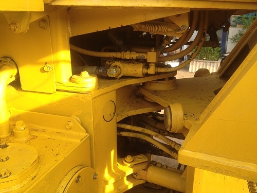 ...ขายรถตักล้อยาง KOMATSU WA100-1 หัวเก๋งสวย แอร์พร้อม บอร์ดี้ครบ เครืองดี เกียร์ดี ไฟฟ้าครบ สภาพพร้อมใช้งาน มีให้เลือก 3 คัน  นำเข้าจากญี่ปุ่น ติดต่อคุณ อิทธิวัฒน์ 081-9343573