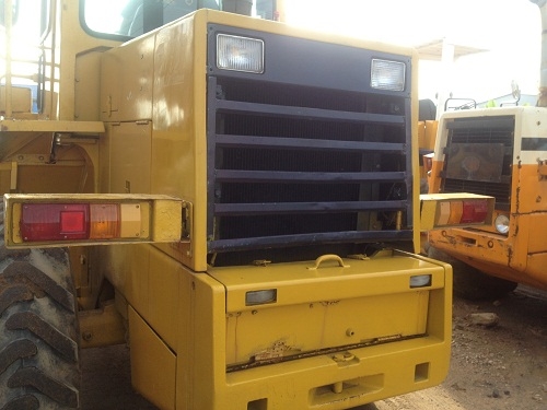 ...ขายรถตักล้อยาง KOMATSU WA100-1 หัวเก๋งสวย แอร์พร้อม บอร์ดี้ครบ เครืองดี เกียร์ดี ไฟฟ้าครบ สภาพพร้อมใช้งาน มีให้เลือก 3 คัน  นำเข้าจากญี่ปุ่น ติดต่อคุณ อิทธิวัฒน์ 081-9343573