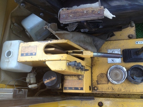 ...ขายรถตักล้อยาง KOMATSU WA100-1 หัวเก๋งสวย แอร์พร้อม บอร์ดี้ครบ เครืองดี เกียร์ดี ไฟฟ้าครบ สภาพพร้อมใช้งาน มีให้เลือก 3 คัน  นำเข้าจากญี่ปุ่น ติดต่อคุณ อิทธิวัฒน์ 081-9343573