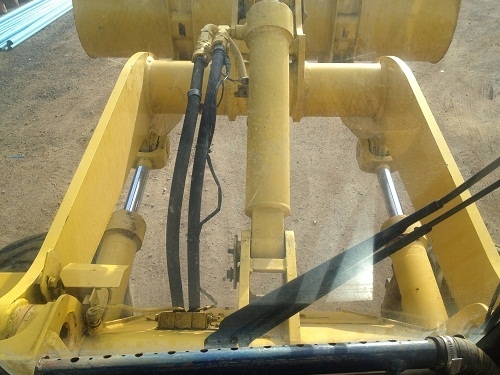 ...ขายรถตักล้อยาง KOMATSU WA100-1 หัวเก๋งสวย แอร์พร้อม บอร์ดี้ครบ เครืองดี เกียร์ดี ไฟฟ้าครบ สภาพพร้อมใช้งาน มีให้เลือก 3 คัน  นำเข้าจากญี่ปุ่น ติดต่อคุณ อิทธิวัฒน์ 081-9343573