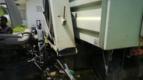 6ล้อดั้มFF1J JKA  220แรง รถสวยมาก ดั้มก็สวย.......