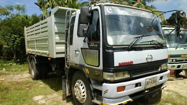 6ล้อดั้มFF1J JKA  220แรง รถสวยมาก ดั้มก็สวย.......