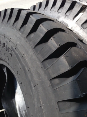 ขายยางผ้าใบ Apollo 1000-20 ทั้งชุด!! ราคาดี