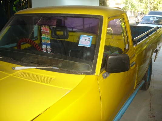 ขายรถปิคอัพ DATSAN ช้างเหยียบ