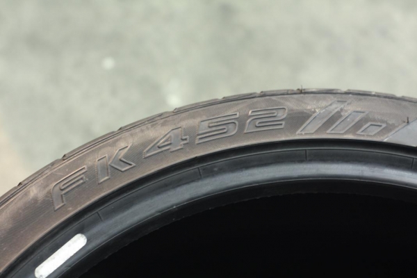 ขายยาง Falken FK 452 ขนาด 245 35 20 ปี 2012 2 เส้น