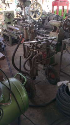 Sell> Airless Pump เครื่องพ่อสีโดยใช้ลม เครื่องนอกประเทศ Japan ครับ