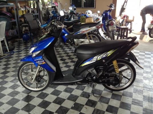 ขาย!!!ฮอนด้าคลิ๊ก ล้อแม๊ก ปี50 รถเครื่องดีคับ มีเล่มทะเบียนครบ ภาษีไม่หมด