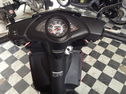 ขาย!!!ฮอนด้าคลิ๊กรุ่นท๊อป ล้อแม๊ก ปี50 รถเครื่องดีคับ มีเล่มทะเบียนครบ ภาษีไม่หมด