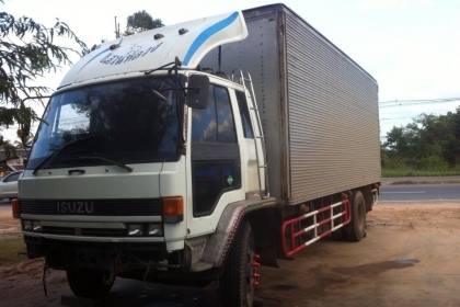 **670,000 บ.ต่อรอง**ฝากขายครับ 6ล้อช่วงยาว+ตู้แห้ง ISUZU ROCKY FTR11LY ห้างแท้ คัสซีใหญ่ทั้งเส้น เครื่อง6BD1 165HP แห้งดี อึดทน ช่วงล่างใหญ่คัสซีสวยเดิมทั้งเส้น ไม่มีผุ ยาว 6.3ม. พร้อมตู้แห้ง สภาพดีไม่ผุ หัวสวยภายในคอนโซลครบ ยาง900 สวย6เส้น พร้อมใช้งาน เอ