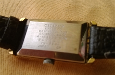 Citizen japan สตรี เรือนสี่เหลี่ยม สีทอง หน้าดำ Citizen japan สตรี เรือนสี่เหลี่ยม สีทอง หน้าดำ