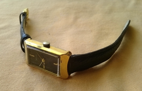 Citizen japan สตรี เรือนสี่เหลี่ยม สีทอง หน้าดำ Citizen japan สตรี เรือนสี่เหลี่ยม สีทอง หน้าดำ