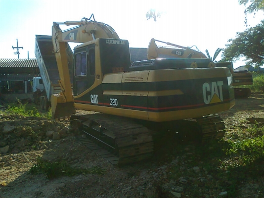 รถแบคโฮ CAT 320 V1 รถสวย ระบบไฟฟ้่่่าครบ มีแอร์ มีเล่มทะเบียน