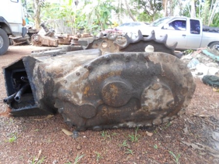 ตัวเดินรถเกี่ยวข้าว300 โคมาสสุ ราคา 140000บาท/คู่ โทร 0850853022