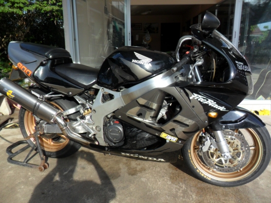 ขายCBR900ปี99ทะเบียนแท้ครับ รถสวยเครื่องดีมาก ศูนย์ดีมาก