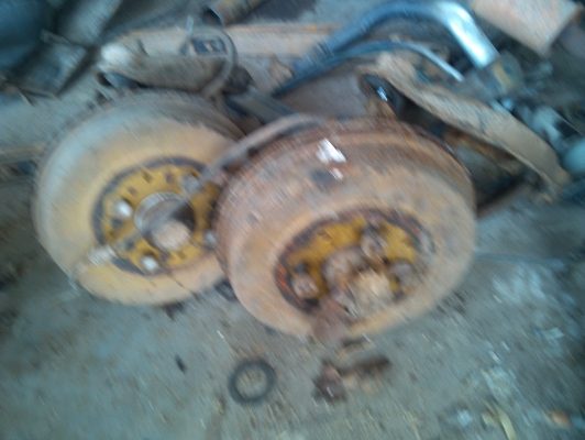 ดุมหน้าพร้อมปีกนก มาสด้า1400