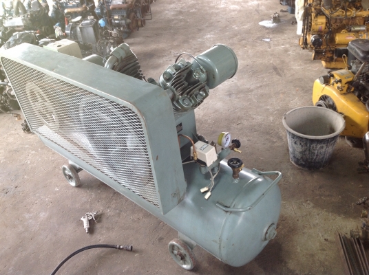 ขายเครื่องปั้มลมเก่าญี่ปุ่นยี่ห้อ Hitachi ขนาด 7.5 แรงม้า ไฟ 380 v สภาพสวยพร้อมใช้งานทันที ขายเครื่องปั้มลมเก่าญี่ปุ่นยี่ห้อ Hitachi ขนาด 7.5 แรงม้า ไฟ 380 v สภาพสวยพร้อมใช้งานทันที