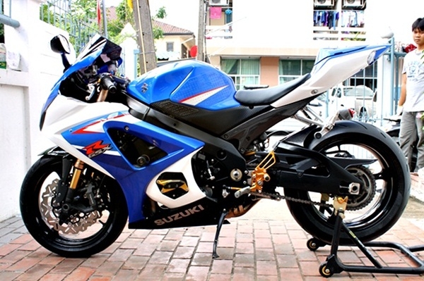 ขายSUZUKI GSXR1000 K7 สภาพเนียบๆ เสียงหวานๆ ขายSUZUKI GSXR1000 K7 สภาพเนียบๆ เสียงหวานๆ