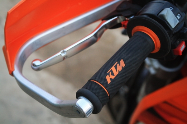 __ขาย/แลก KTM 690 smc ปี09 (สรรพสามิตตัวจริง) $ 290,000__ __ขาย/แลก KTM 690 smc ปี09 (สรรพสามิตตัวจริง) $ 290,000__