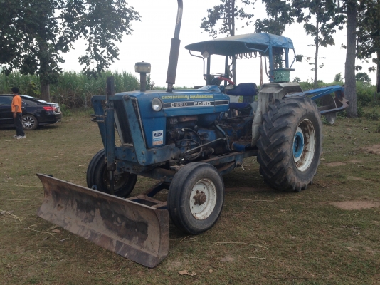 ขายรถไถFORD 77 - 1 เพลา มีภาพวีดีโอ เลขเครื่อง T1 C7NN6015A เลขเกียร์ C5NN ท้ายเบาะ D1NN รถสวยสภาพดีพร้อมใช้งาน  อุปกรณ์ครบพร้อม มีใบมีดดันหน้า ผาน5 สภาพดีมากพร้อมใช้งาน เอกสารอินวอย  เครื่องแห้งแรงดี ระบบไฮดรอลิกส์ดี ยางหน้าหลังสภาพประมาณ 70\% ราคา 278,00