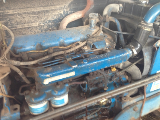 ขายรถไถFORD 77 - 1 เพลา มีภาพวีดีโอ เลขเครื่อง T1 C7NN6015A เลขเกียร์ C5NN ท้ายเบาะ D1NN รถสวยสภาพดีพร้อมใช้งาน  อุปกรณ์ครบพร้อม มีใบมีดดันหน้า ผาน5 สภาพดีมากพร้อมใช้งาน เอกสารอินวอย  เครื่องแห้งแรงดี ระบบไฮดรอลิกส์ดี ยางหน้าหลังสภาพประมาณ 70\% ราคา 278,00