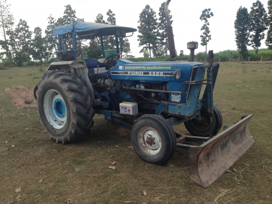 ขายรถไถFORD 77 - 1 เพลา มีภาพวีดีโอ เลขเครื่อง T1 C7NN6015A เลขเกียร์ C5NN ท้ายเบาะ D1NN รถสวยสภาพดีพร้อมใช้งาน  อุปกรณ์ครบพร้อม มีใบมีดดันหน้า ผาน5 สภาพดีมากพร้อมใช้งาน เอกสารอินวอย  เครื่องแห้งแรงดี ระบบไฮดรอลิกส์ดี ยางหน้าหลังสภาพประมาณ 70\% ราคา 278,00