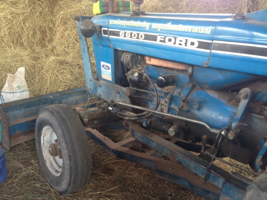 ขายรถไถFORD 77 - 1 เพลา มีภาพวีดีโอ เลขเครื่อง T1 C7NN6015A เลขเกียร์ C5NN ท้ายเบาะ D1NN รถสวยสภาพดีพร้อมใช้งาน  อุปกรณ์ครบพร้อม มีใบมีดดันหน้า ผาน5 สภาพดีมากพร้อมใช้งาน เอกสารอินวอย  เครื่องแห้งแรงดี ระบบไฮดรอลิกส์ดี ยางหน้าหลังสภาพประมาณ 70\% ราคา 278,00