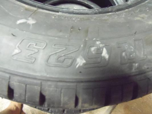 ขายยางกะบะบริดโตน R623  215/70/15 ปี 12 ถอดป้ายแดง วิ่งประมาณ 50 กิโล