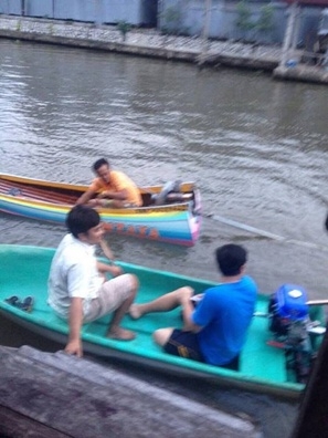 ขายเรือไฟเบอร์11ฟุต เครื่อง5.5ใหม่ๆพร้อมชุดหาง