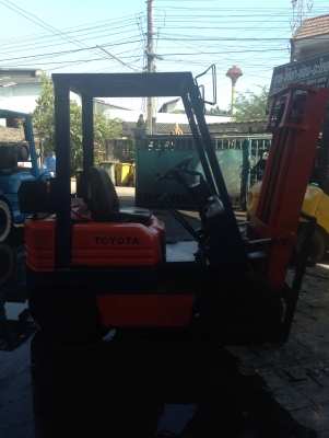 ขาย toyotaรุ่น5 fg15  ยกสูง 3 เมตร  086-3388349