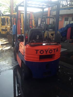 ขาย toyotaรุ่น5 fg15  ยกสูง 3 เมตร  086-3388349