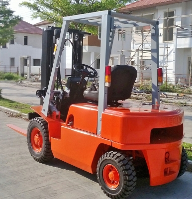 ขายฟอร์คลิพท์นิสสันดีเซล ขนาด 2.5 ตันเสา 3 เมตร เกียร์ออโต้ 081-3535-948