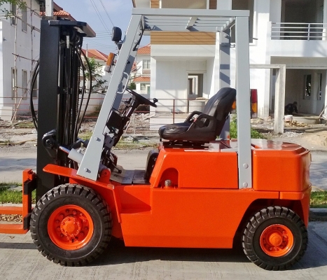 ขายฟอร์คลิพท์นิสสันดีเซล ขนาด 2.5 ตันเสา 3 เมตร เกียร์ออโต้ 081-3535-948