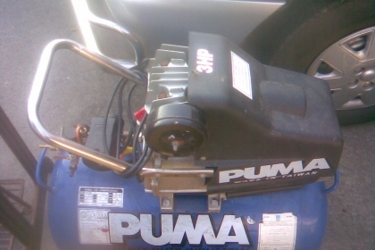 ปั้มลมโรตารีพูมา 50 ลิตรพูมาสภาพพร้อมใช้งานครับ  ขนาด 3  แรงถัง 50 ลิตร สภาพเดิมๆพร้อมใช้งานครับราคานี้คุ้มมากครับใช้ยาวครับ