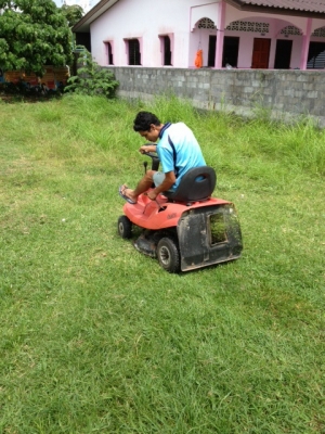 รถตัดหญ้าอิตาลิ