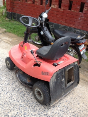 รถตัดหญ้าอิตาลิ