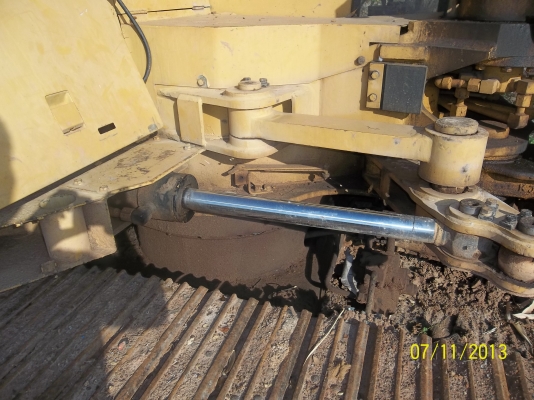 แบ็คโฮ KOMATSU PC 60 สภาพใช้ดี เดินดีโซ่ไม่ตก ติดง่ายเครื่องไม่ร้อน สภาพเดิม ราคาคุยได้คับ